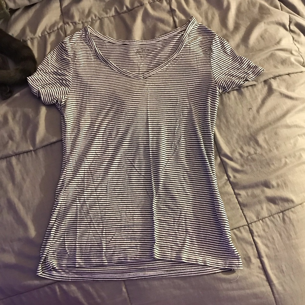 Black and white striped stretchy T-shirt